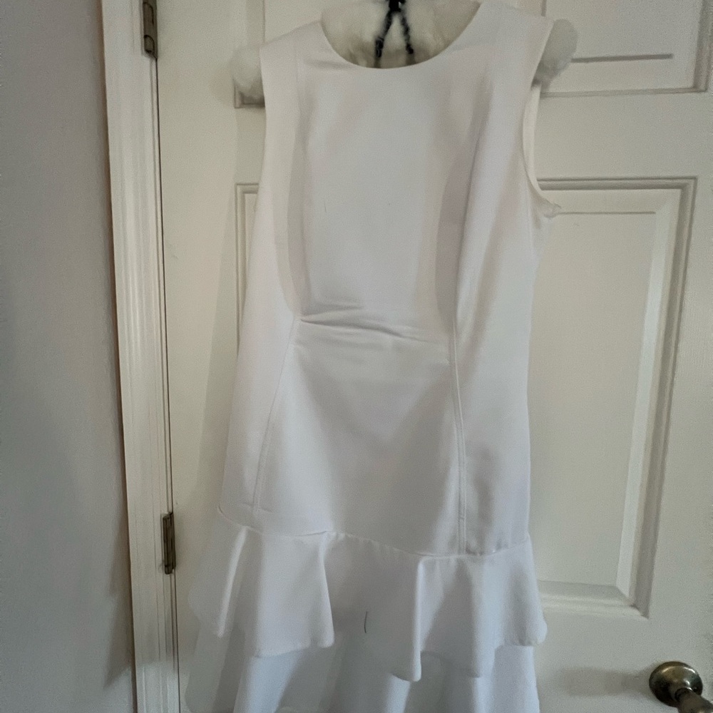 Sleeveless dress with ruffles
